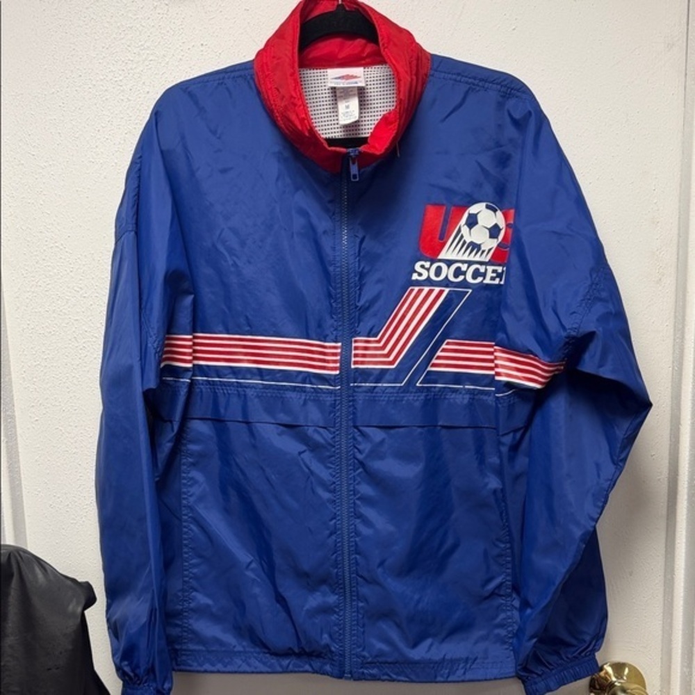 vintage 1992-1994 U.S. Soccer rain jacket with build in hood